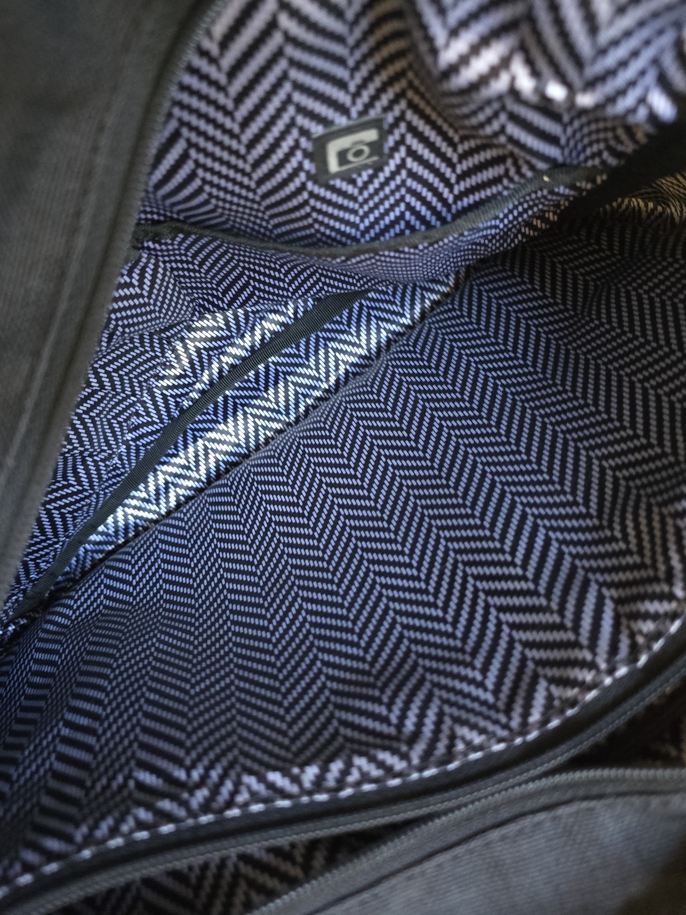 OGIO Brooklyn Black Crossbody Messenger Tablet Bag - Picture 7 of 8